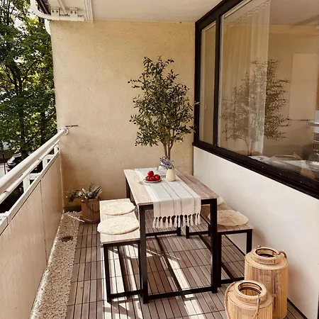 Stylish With Beautiful Terrace Near Audi Appartement