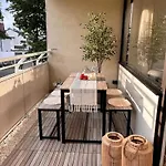 Stylish With Beautiful Terrace Near Audi 아파트