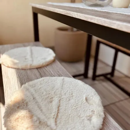 Stylish With Beautiful Terrace Near Audi Appartement