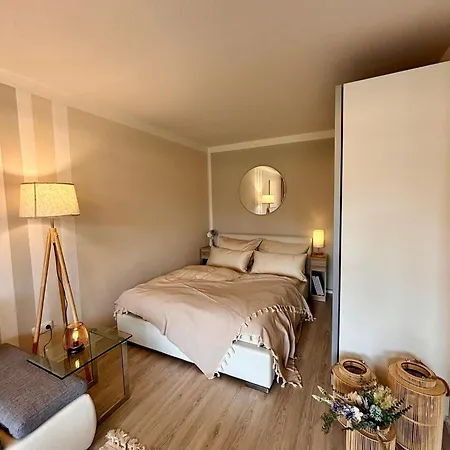 Stylish With Beautiful Terrace Near Audi Appartement *